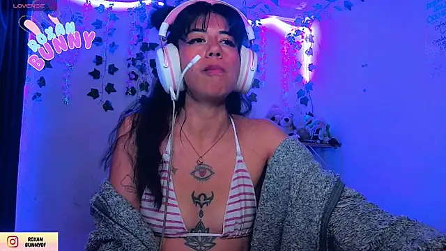 Roxanbunny1 live sex cam
