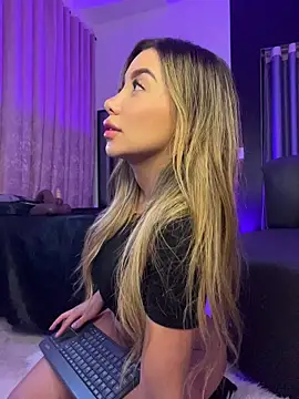Watch NiaCrawfordd live on EroticFlix - High definition streams
