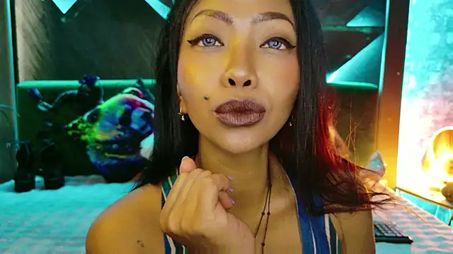 ElyaQuinn webcam