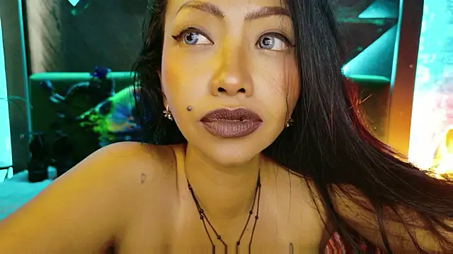 ElyaQuinn webcam