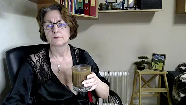 katemodel (F mature) - naked dancing