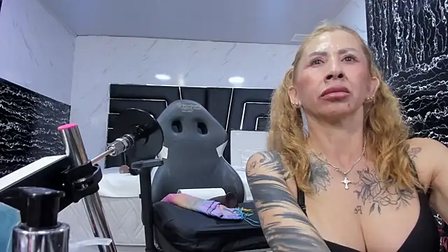 Ladyy_Scarlett webcam