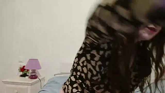 desirmiss1 (F young) - regarde sous ma jupe 30 s
