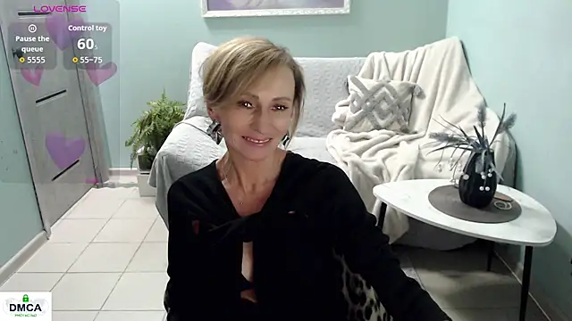 HornyMilf_777 webcam