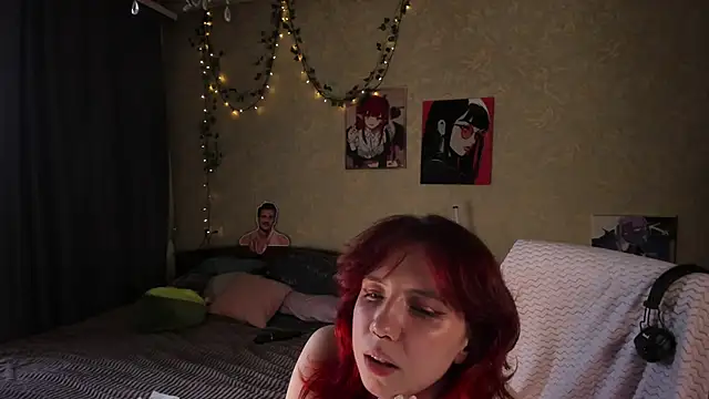 Love_is_Lola webcam