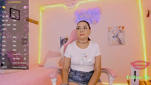 milfAaura webcam