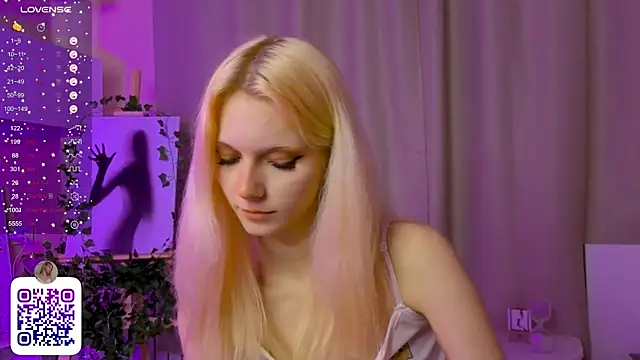 JuanaSumma webcam