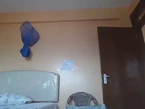 pinky-lips webcam