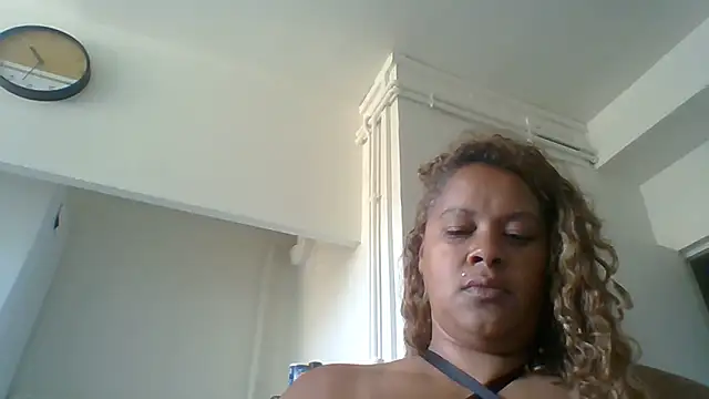 DOMINATRICESANDRA webcam