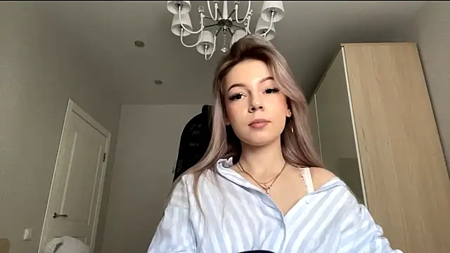 CuriousBloom webcam