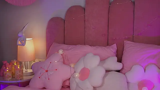 ElsaYoung live cam