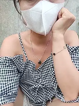 Linda-yiyi live cam