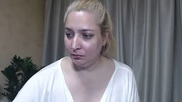 sweetpussy13 webcam