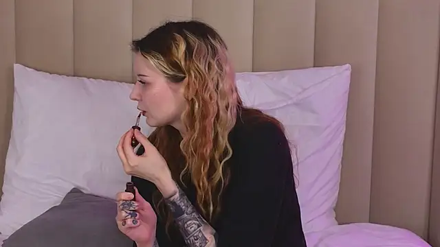 AlyssFrost webcam