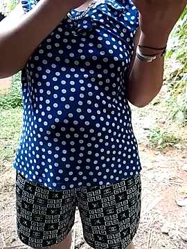 tuyet-nhi webcam