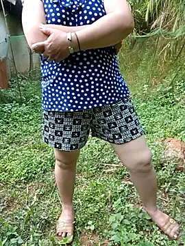 tuyet-nhi webcam