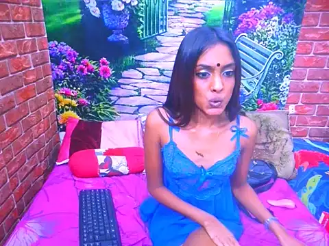 IndianPretty14u2Luv webcam