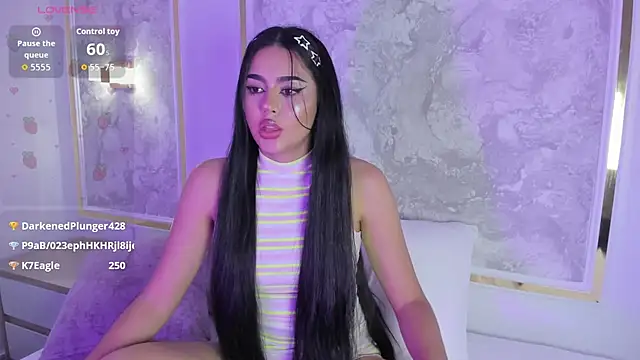 elara_bloom_ live cam on StripChat