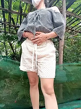 Linda-yiyi live cam