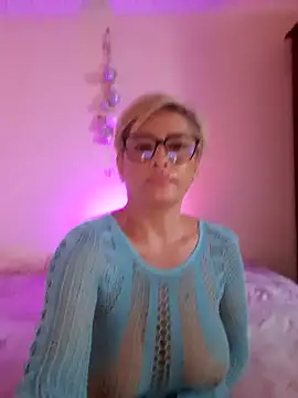 LunaBlaise live cam on StripChat