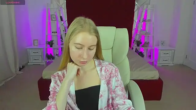 Alina_Blonde webcam