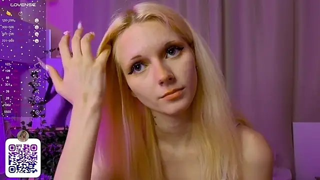 JuanaSumma webcam