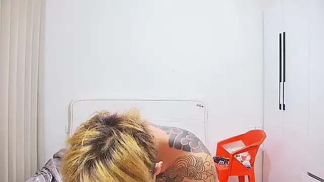 Chocolates-001 live cam