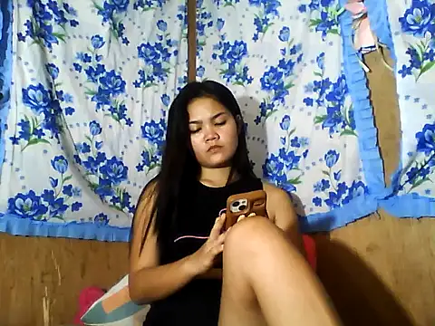 PinaySkinnyJust18 webcam
