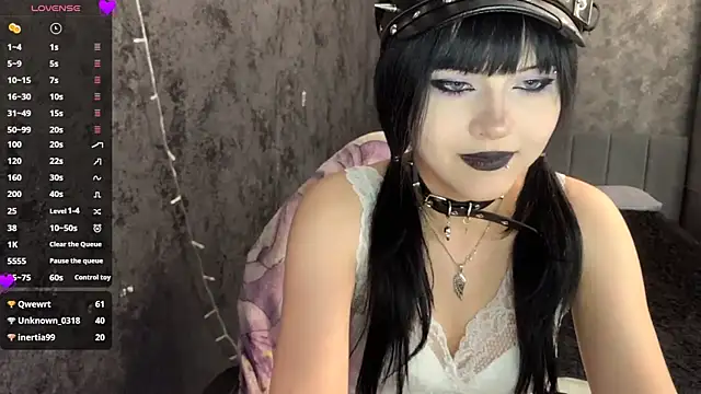 EmilyEmbears webcam