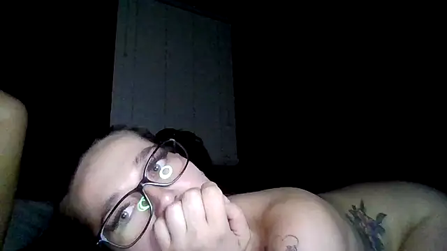 Cloudyydayzz webcam