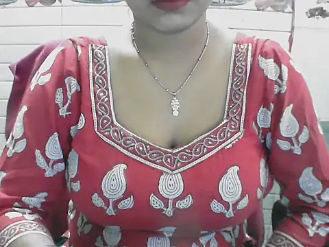 LovingPihu webcam