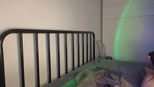 topsywilde (F milf) - Insert vibrating butt plug 😇😈
