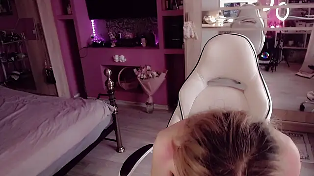 AnnieGOld_ webcam