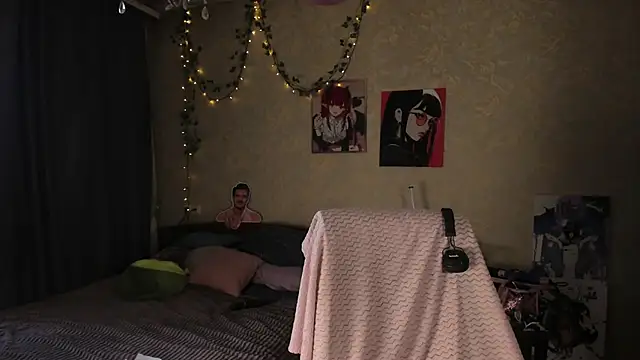 Love_is_Lola webcam