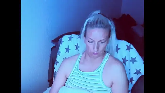 SexyJulia21 live cam on StripChat