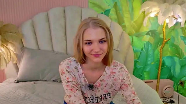 4example_Chloe webcam