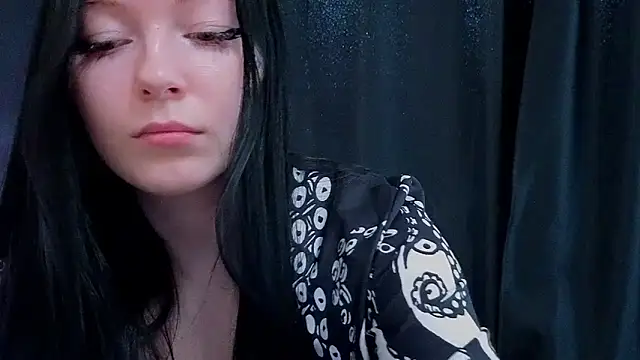 Naomi_Lanee live cam on StripChat