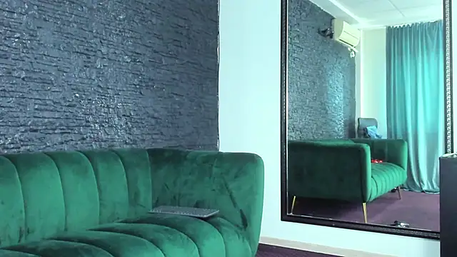 MissVelouraX live sex cam