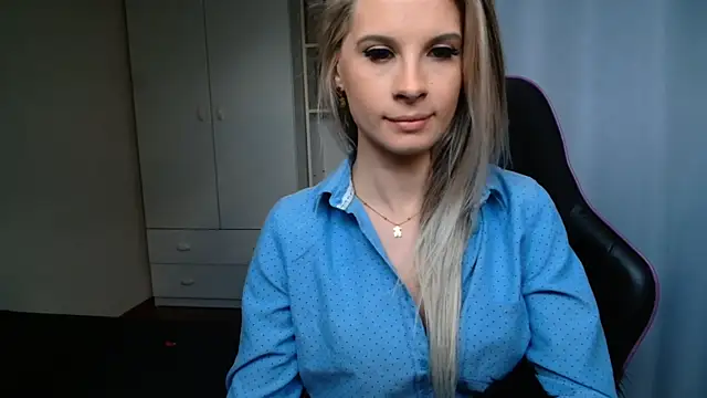 KristineGlow webcam