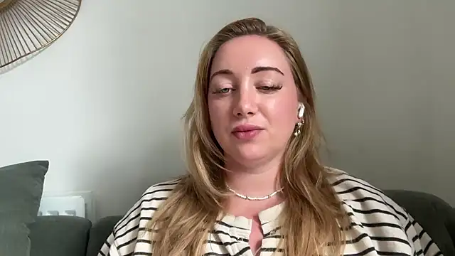 arielsweetieee webcam