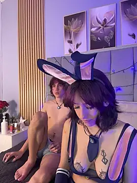 Mika_love_milo webcam