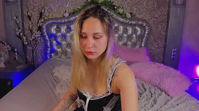 _AmeliaGold webcam