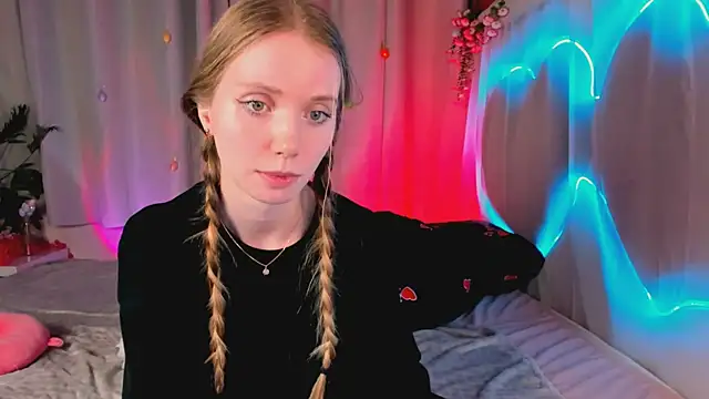 lada2k4 live cam on StripChat