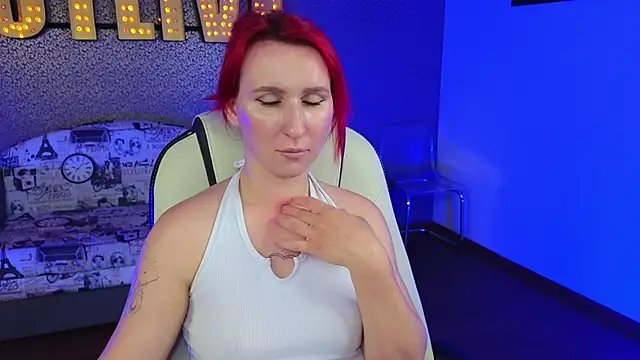 Kriswix live cam on StripChat