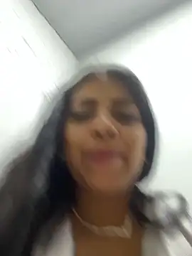 Rachellcooperrr live cam on StripChat