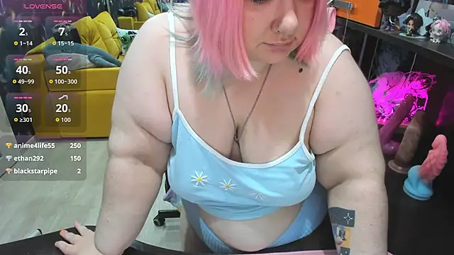 Softie_Sofy live cam on StripChat