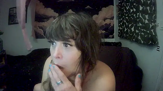 HeyyImHarlowe webcam