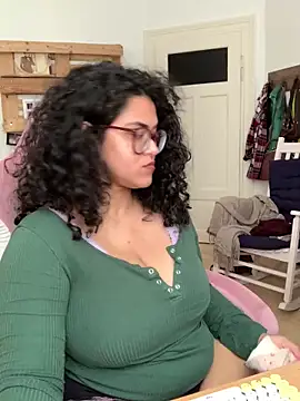Curvydesifromgermany webcam
