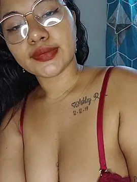 sofiaxxxxkl live cam on StripChat
