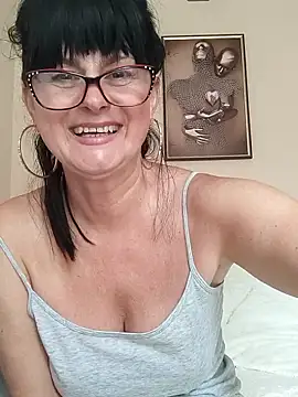 aliceswan57 - AliceSwan57's free webcam - UK Sex Cams